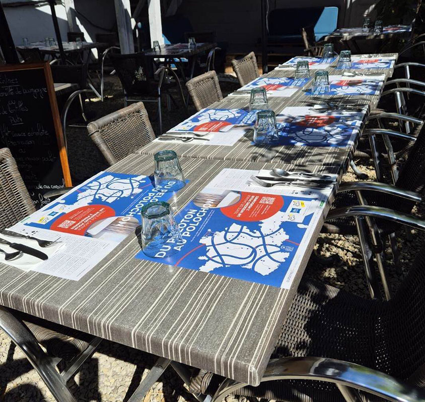 set de table publicitaire tour de france